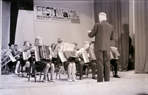 zdjęcie okładki Festiwal kulturalny Związków Zawodowych. Przegląd środowiskowy - 04.1966